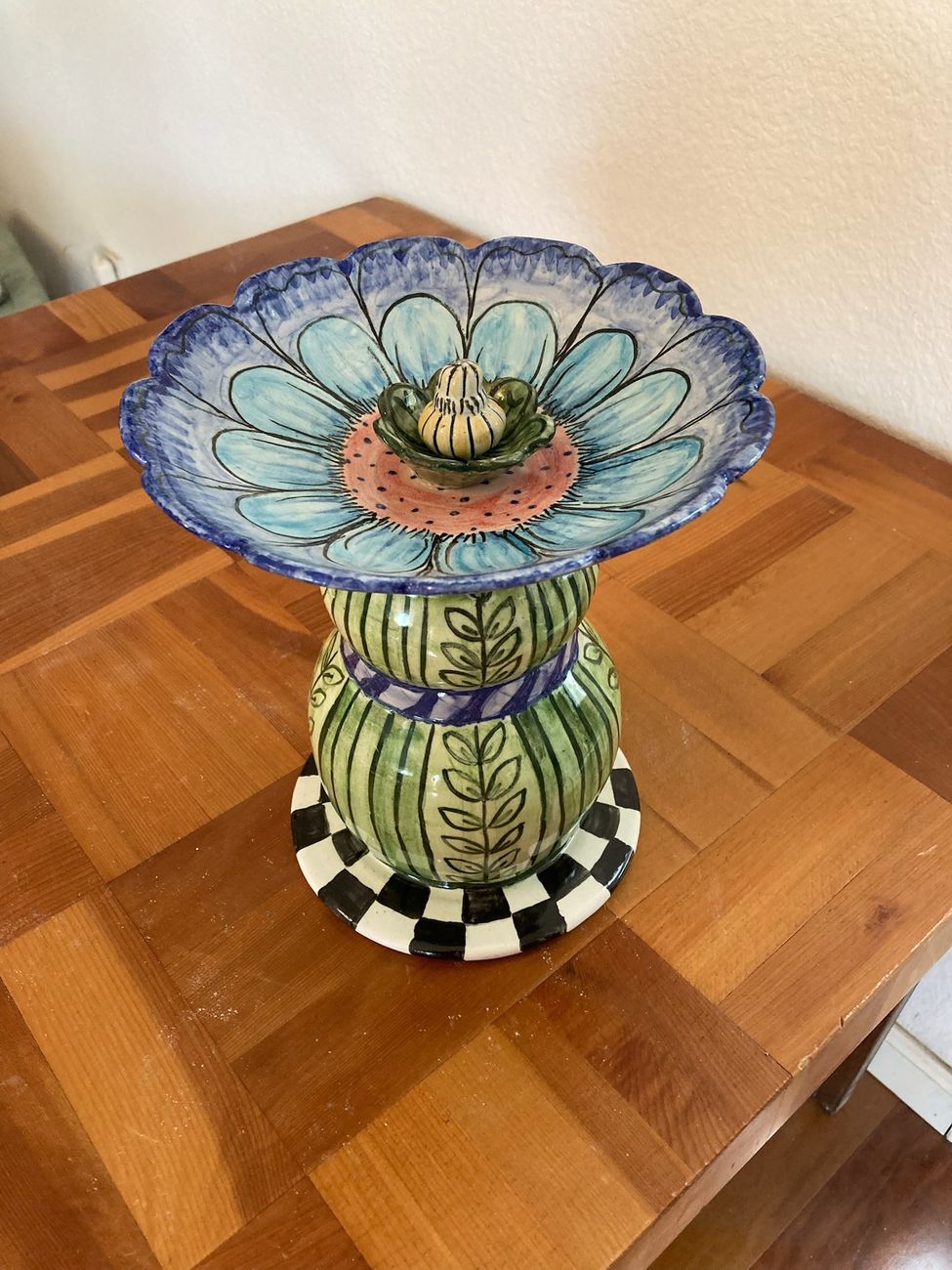 Checkered birdbath